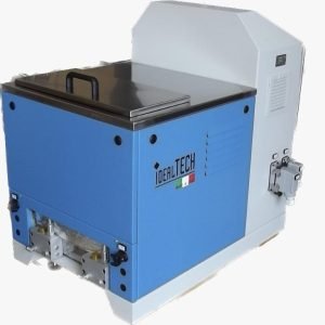 Macchina industriale "idealtech", dotata di pannello di controllo e meccanismi di chiusura esterni per colla a caldo
